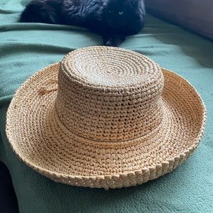 Scala Womens Crocheted Raffia Hat 